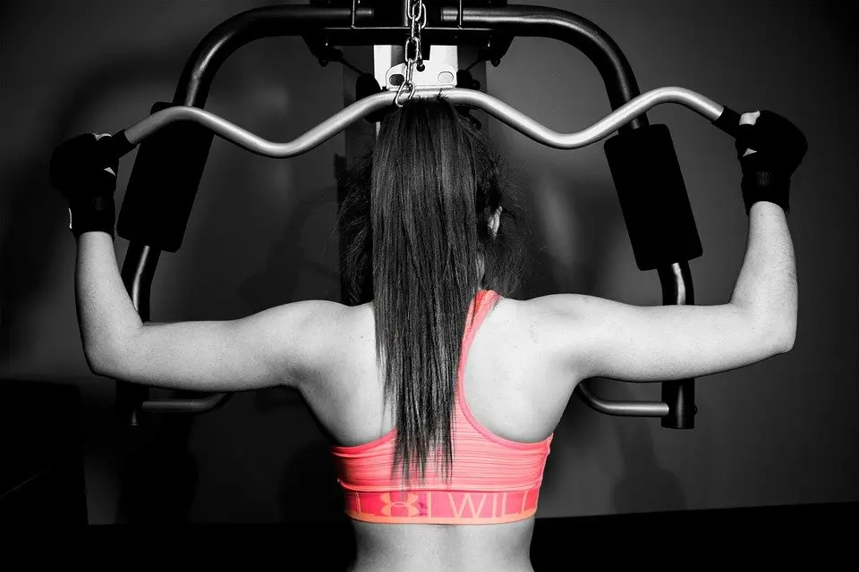 Entrenamiento en un gimnasio. / Pixabay