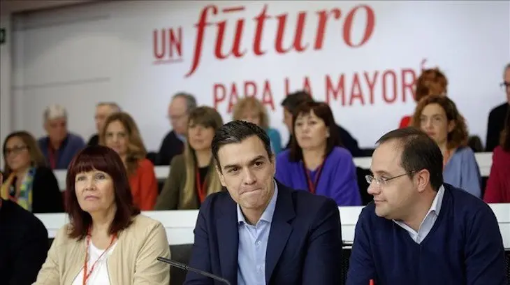 Comit&eacute; Federal del PSOE, con Pedro S&aacute;nchez al centro. / elperiodico.com