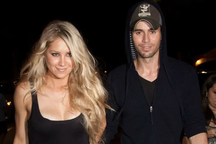 Anna Kournikova y Enrique Iglesias. / designs.next.com