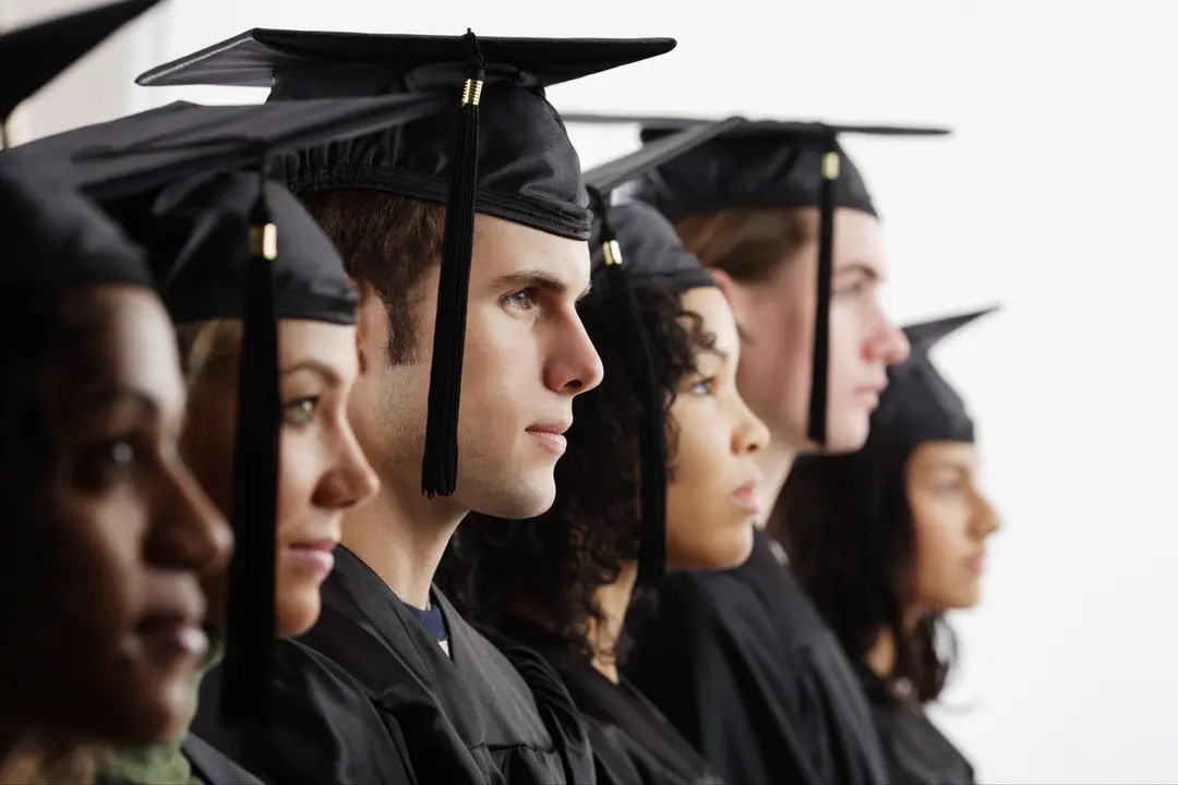 Universitarios. / almempresas.com