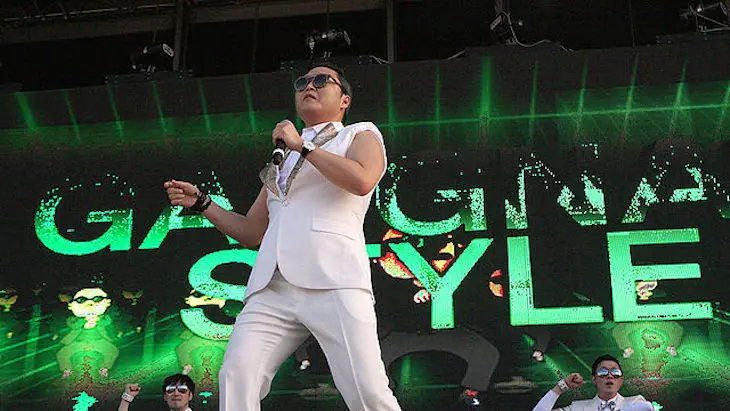 Psy durante un concierto.