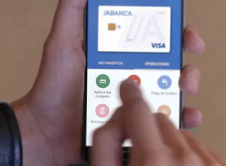 Imagen del servicio de banca móvil de Abanca APPlázame. / Mundiario