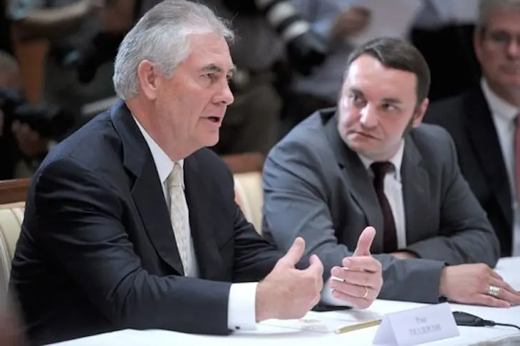 Rex Tillerson (primer plano), secretario de Estado de Estados Unidos.