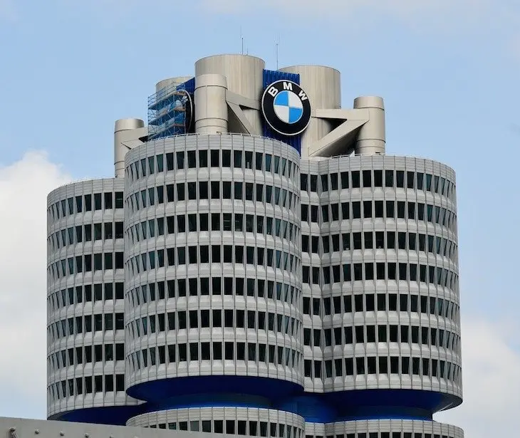 Edificio de BMW. / RRSS
