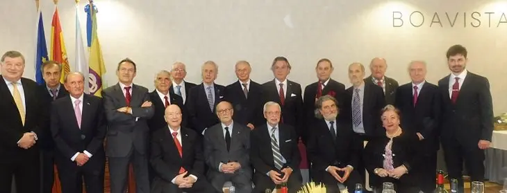 Los homenajeados con  la junta Derectiva