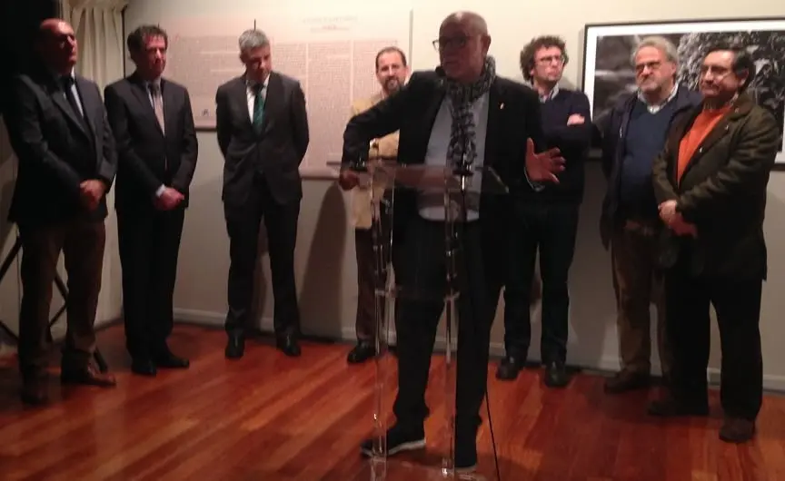 Xurxo Lobato en la presentación de su exposición Airi&ntilde;os, aires. / Mundiario