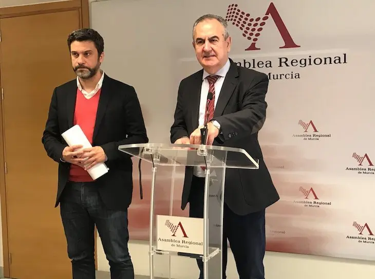 Rafael González Tovar (der.), jefe del PSOE en Murcia. _ Twitter