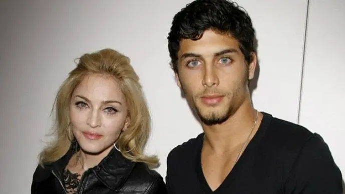 Madonna con su novio.