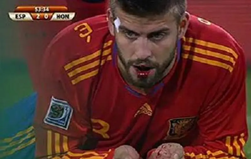 Piqu&eacute; sangrando en el campo con la Selecci&oacute;n espa&ntilde;ola