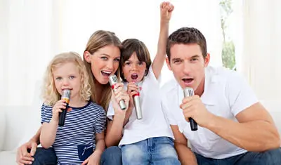 Canto en familia. / RR SS.