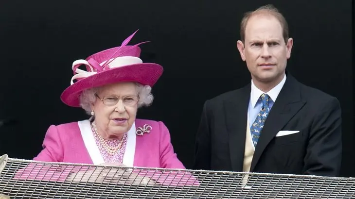 La Reina Isabel II. / RRSS