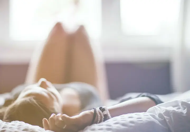 Mujer descansando. Pixabay,