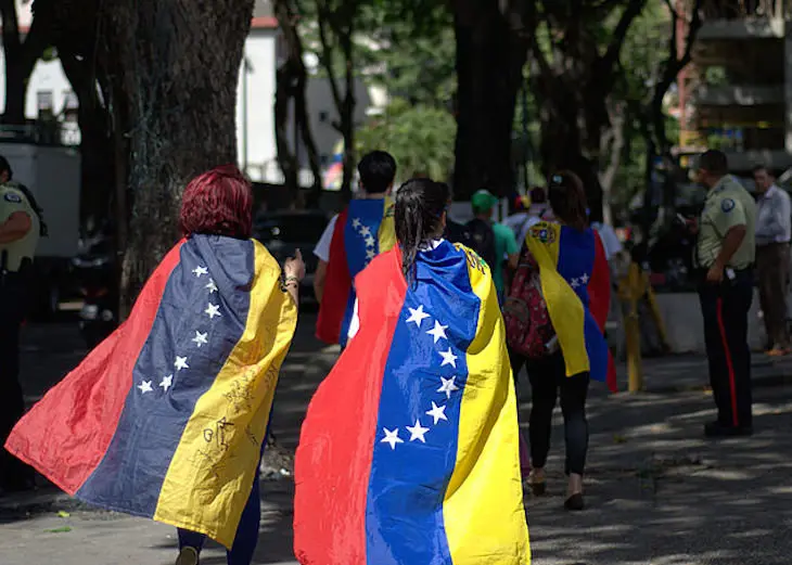 Manifestantes en una calle de Venezuela. / RRSS