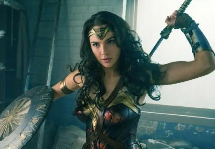 Gal Gadot, actriz; como la Mujer Maravilla. Warner.