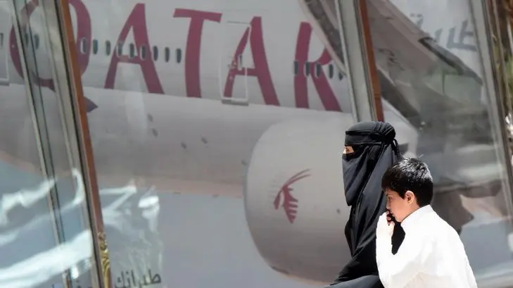 Aeronave de Qatar Airways al fondo. / RRSS