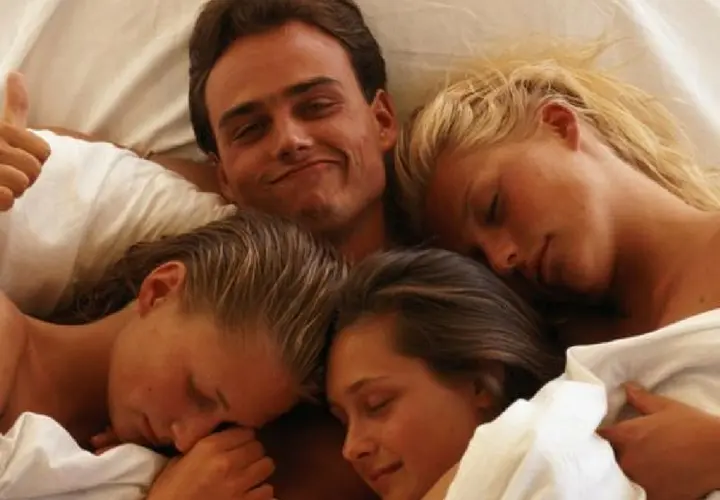 Hombre con muchas mujeres. HolaDoctor.