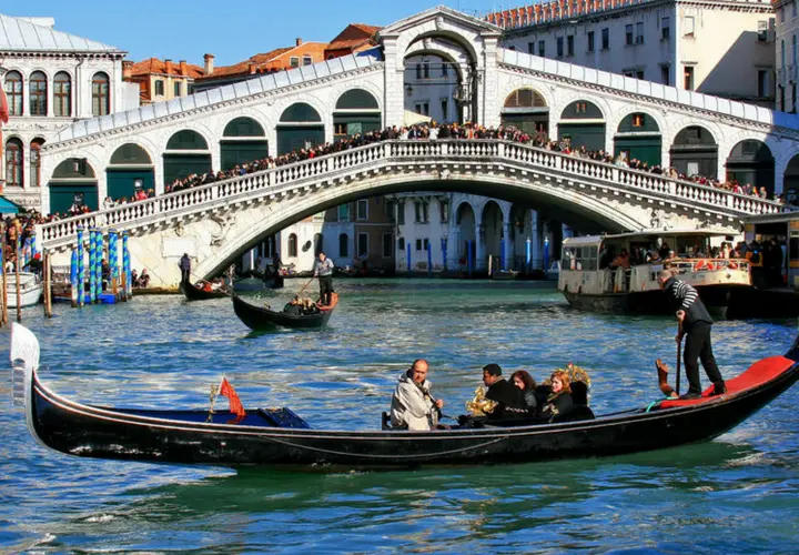 Turismo en Venecia. / RR SS.