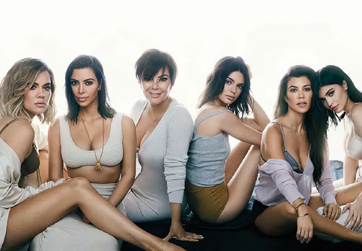 Klh&oacute;e, Kim, Kris, Kendall, Kourt y Kylie, miembros del clan Kardashian-Jenner. The Hollywood Reporter.
