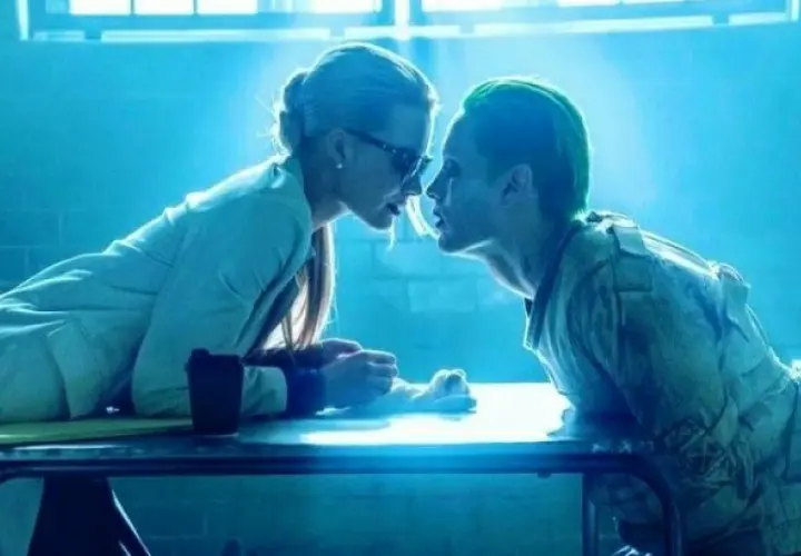 Margot Robbie como Harley Quinn y Jared Leto como The Joker, pel&iacute;cula Suicide Squad, 2016. RR SS