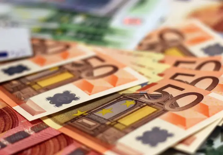 Euros. Pexels.