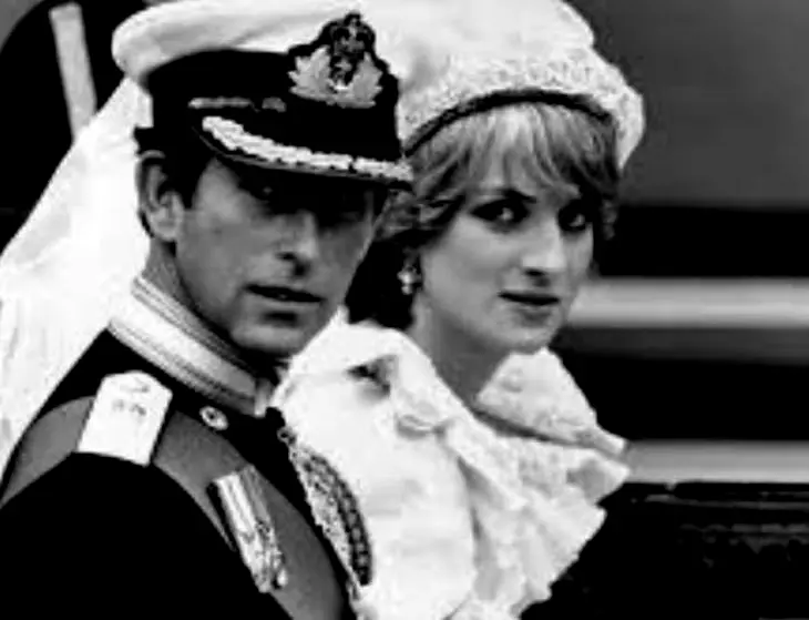 El Príncipe Carlos y Lady Di el día de su boda. / Twitter.