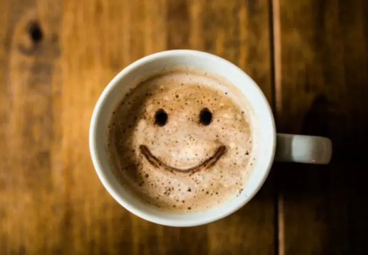 Caf&eacute;. / RR SS