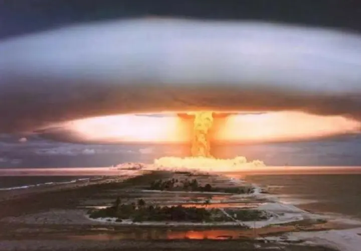 Ilustraci&oacute;n del impacto de una bomba H. RR SS.
