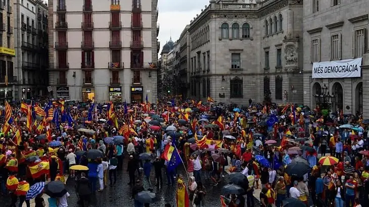 Manifestaci&oacute;n en Barcelona contra el 1-O. / El Peri&oacute;dico de Catalunya