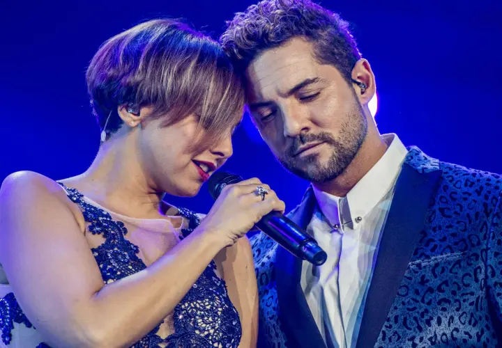 Chenoa y David Bisbal, cantantes, en su actuaci&oacute;n en el programa OT El reencuentro. RR SS