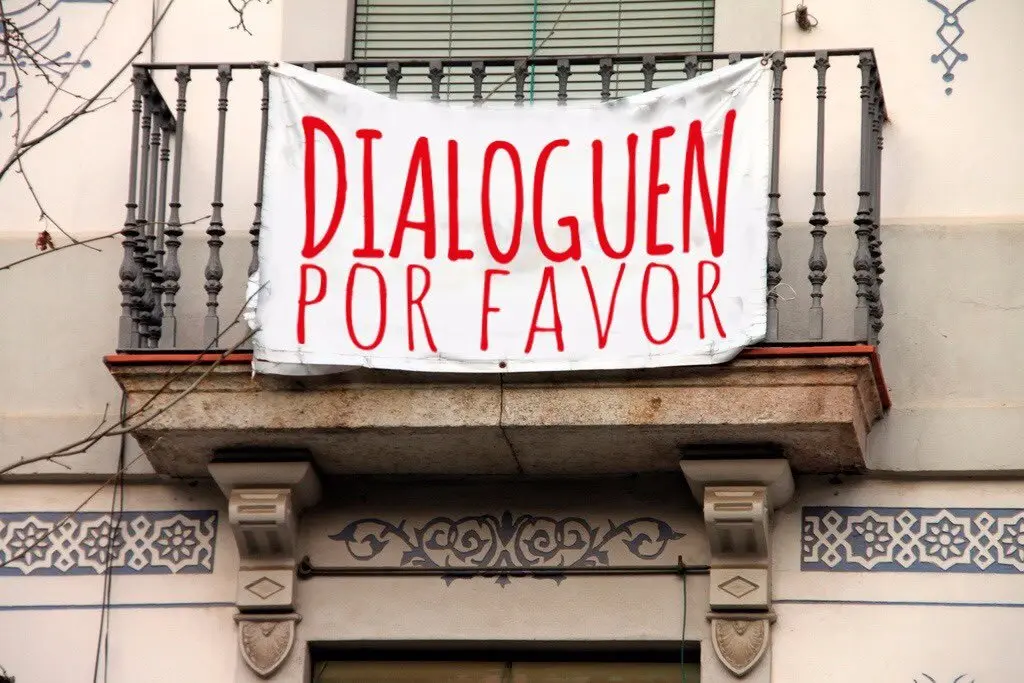 Pancarta en un balc&oacute;n. / Twitter