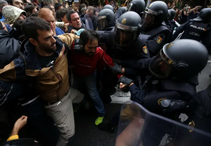 Enfrentamientos entre civiles y Polic&iacute;a en Catalu&ntilde;a. RR SS.
