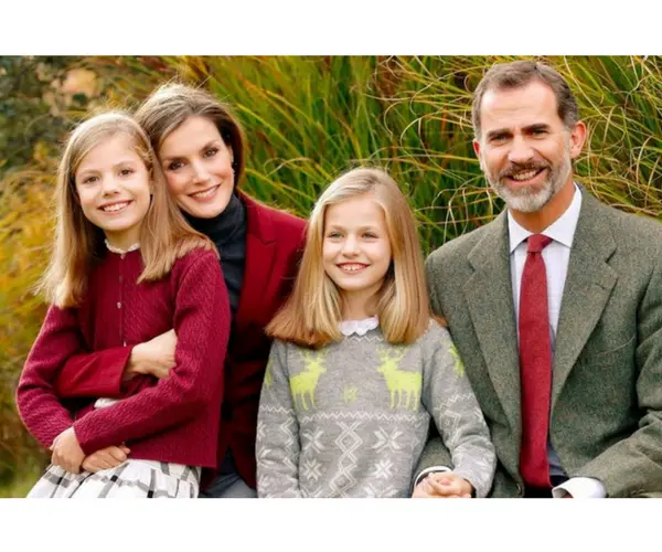 La familia real espa&ntilde;ola conformada por Don Felipe, Do&ntilde;a Letizia, Leonor y Sof&iacute;a de Borb&oacute;n y Ortiz. / Casa del Rey.