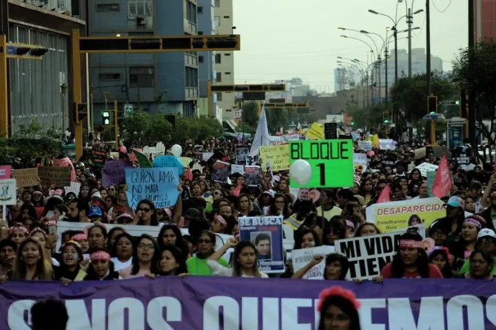 La marcha Ni Una Menos tuvo bastante acogida en Per&uacute; - Juan Zapata S&aacute;nchez 