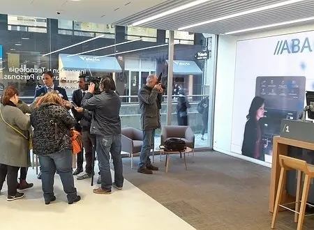 Presentaci&oacute;n de la nueva oficina de Abanca. / Mundiario