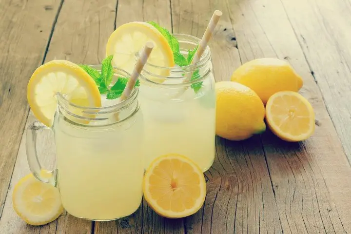 Jugo de lim&oacute;n. Pexels