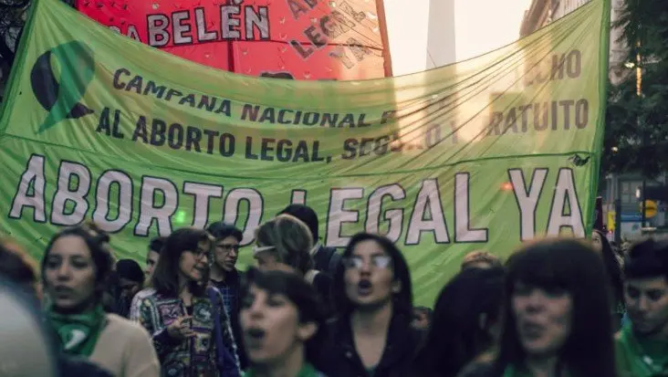 Marcha en Argentina a favor de la despenalizaci&oacute;n del aborto en 2018. / X