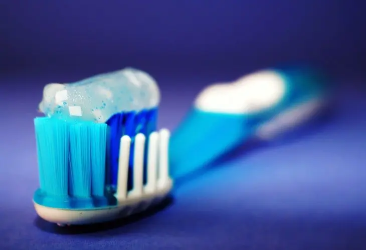 Cepillo y pasta de dientes. / Pexels.com