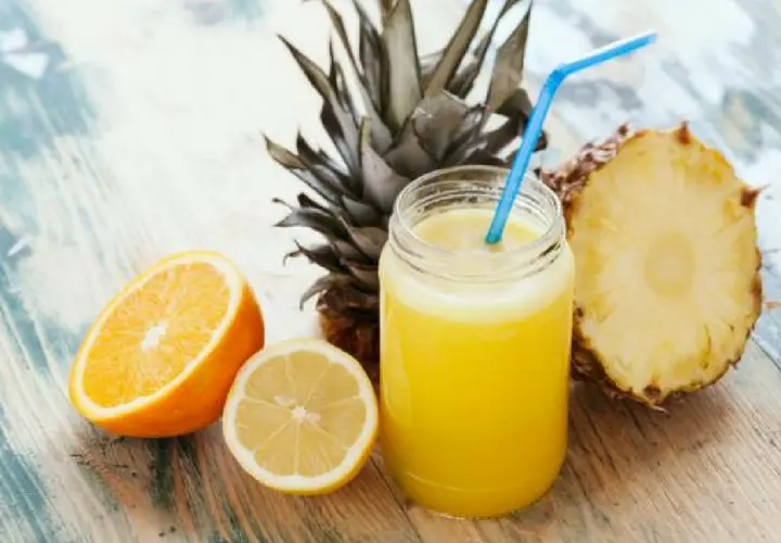 Jugo de pi&ntilde;a. RR SS,