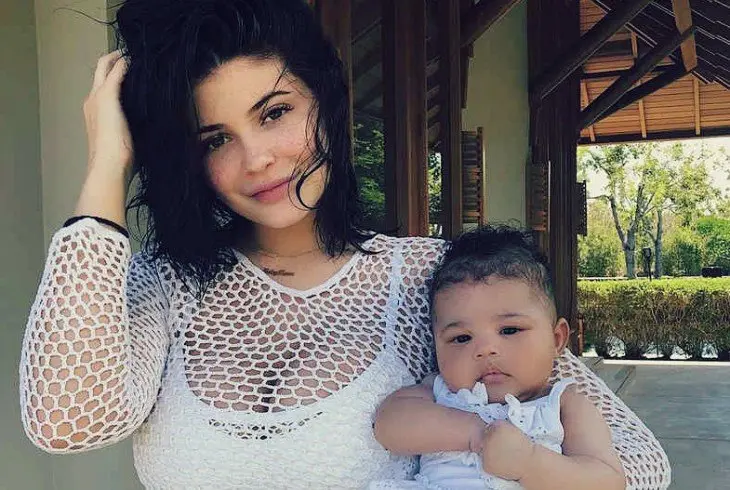 Kylie Jenner, empresaria, con su hija Stormi Webster. RR SS