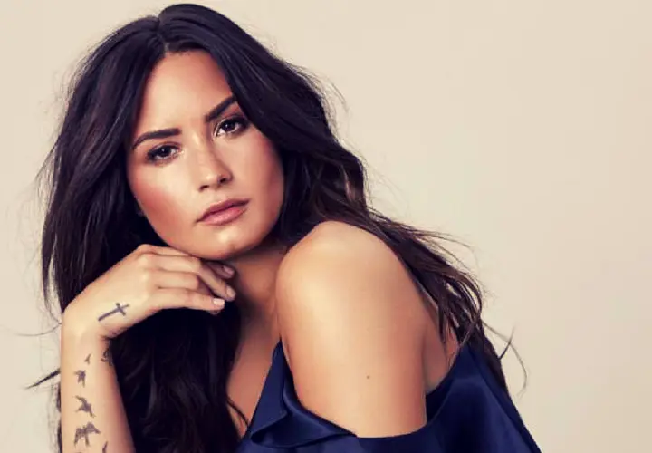 Demi Lovato, cantante y actriz. RR SS.