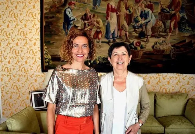 05/07/2018 Mertixell Batet, ministra de Funci&oacute;n P&uacute;blica.

La ministra de Pol&iacute;tica Territorial y Funci&oacute;n P&uacute;blica, Meritxell Batet, se ha reunido este jueves en Madrid por primera vez con la delegada del Gobierno en Catalu&ntilde;a, Teresa Cunillera. Esta reuni&oacute;n se produce antes del encuentro entre el presidente del Gobierno, Pedro S&aacute;nchez, y el de la Generalitat, Quim Torra, del pr&oacute;ximo lunes d&iacute;a 9.

EUROPA ESPA&Ntilde;A POL&Iacute;TICA
MINISTERIO FUNCI&Oacute;N P&Uacute;BLICA
