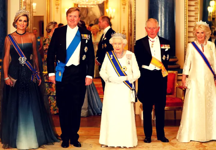 M&aacute;xima de Holanda, Guillermo Alejandro I de Holanda, Isabel II de Reino Unido, el pr&iacute;ncipe Carlos de Gales y Camilla, duquesa de Cornualles. RR SS.
