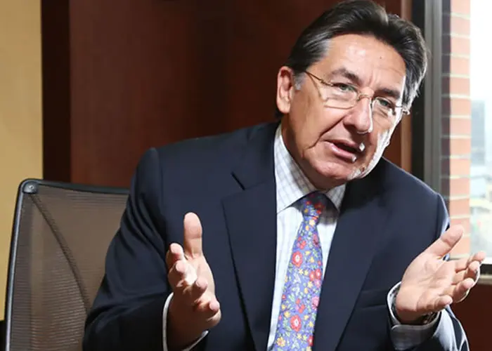 N&eacute;stor Humberto Mart&iacute;nez. RR SS.