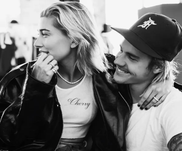 Hailey Baldwin, modelo; y Justin Bieber, cantante. Instagram.