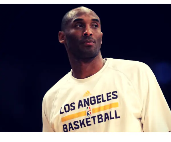 Kobe Bryant, deportista. Fue un shock enterarse de que sus padres, Joe y Pamela Bryant, estaban subastando sus cosas para sacar algo de dinero de su fama. RR SS.