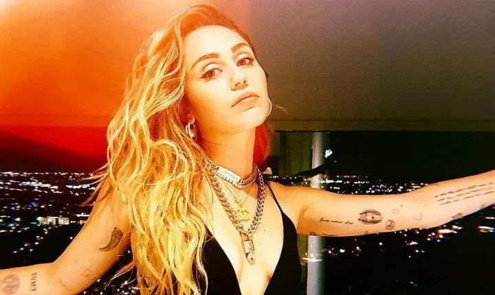 Miley Cyrus, cantante. RR SS