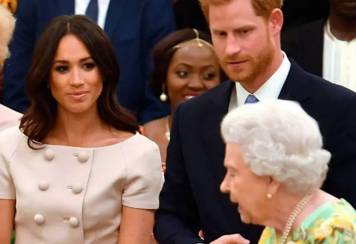 Reina Isabel II, Meghan Markle y el Pr&iacute;ncipe Harry. / The Vow.