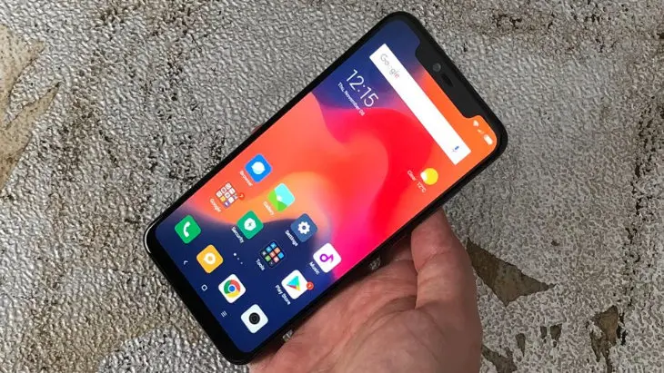 M&oacute;vil Xiaomi. / RR SS.