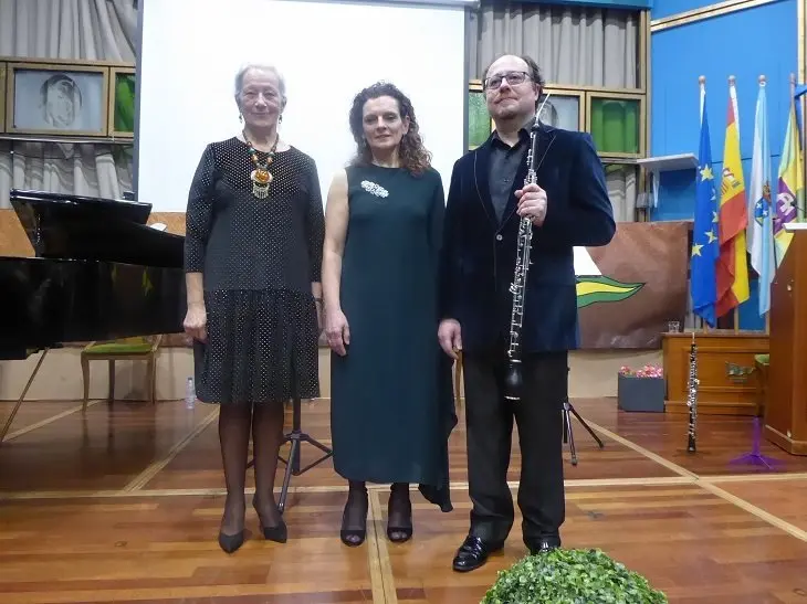 Los integrantes del tr&iacute;o Rosal&iacute;a. / Mary Carmen Calvi&ntilde;o Iglesias
