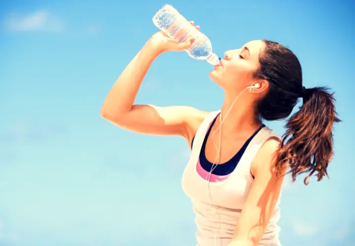 Beber agua. / RR SS.